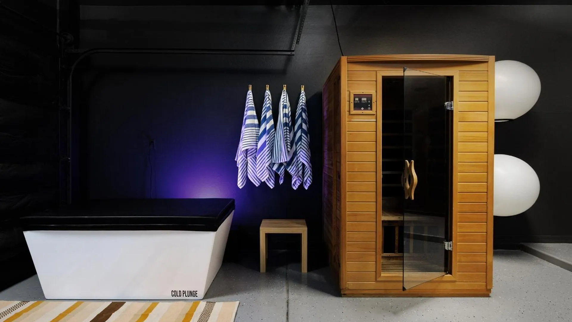 Sauna Fitness Room Hot Tub Phoenix 0*,