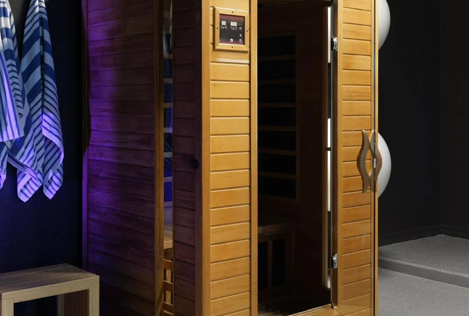 Sauna Fitness Room Hot Tub Phoenix 0*,
